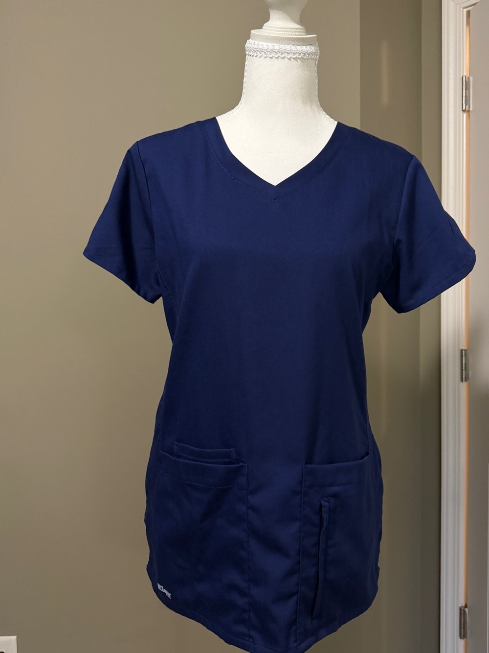 Grey's Anatomy Classic V-Neck Scrub Set in Navy Blue - Small - Picture 2 of 2